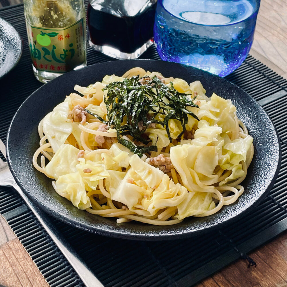 キャベツとひき肉の柚子胡椒パスタ