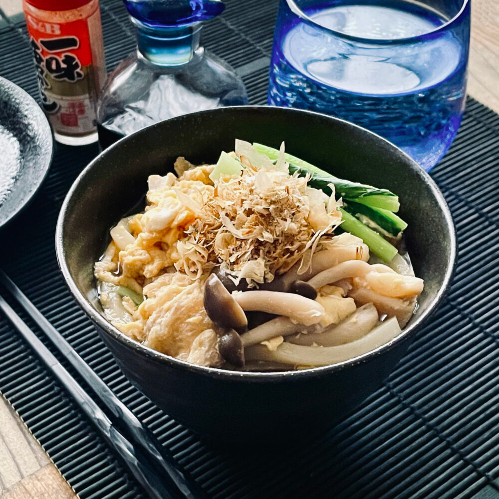 小松菜と油揚げとしめじの卵とじうどん