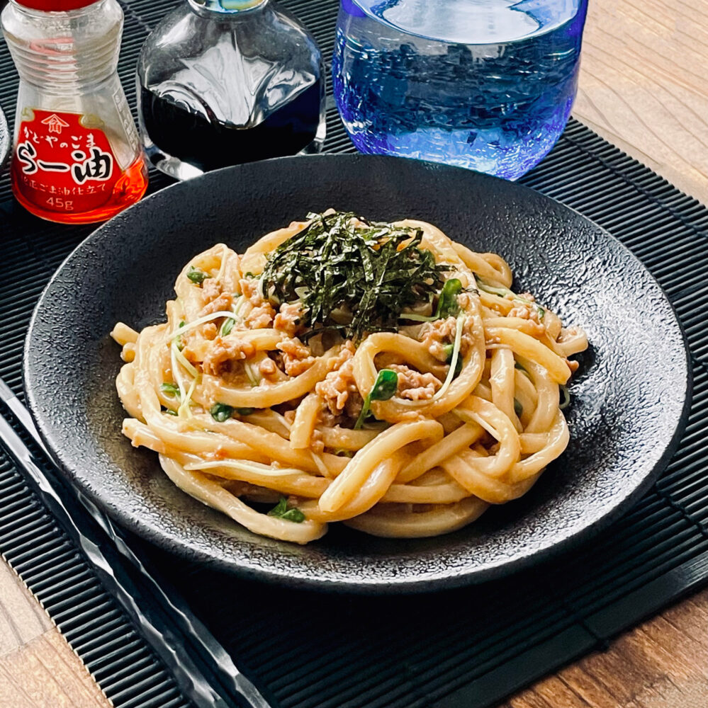 カイワレ大根と納豆味噌そぼろの焼きうどん