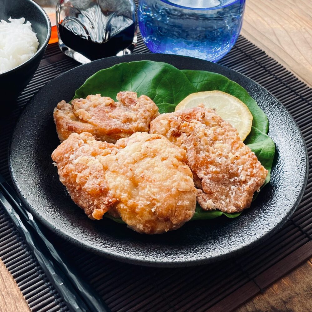 ごま油ほんのり香る鶏モモ肉の唐揚げ