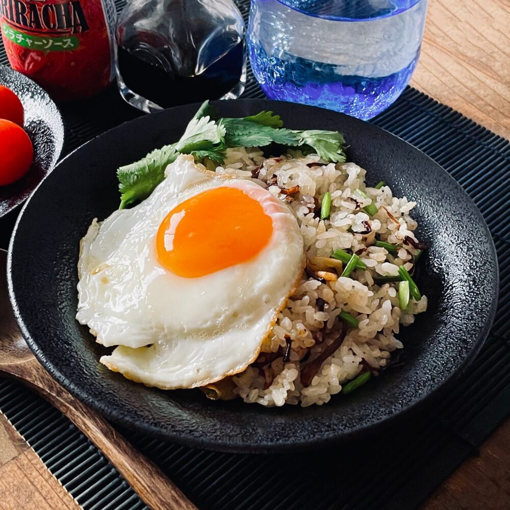 パクチーとフライドオニオンの炒飯