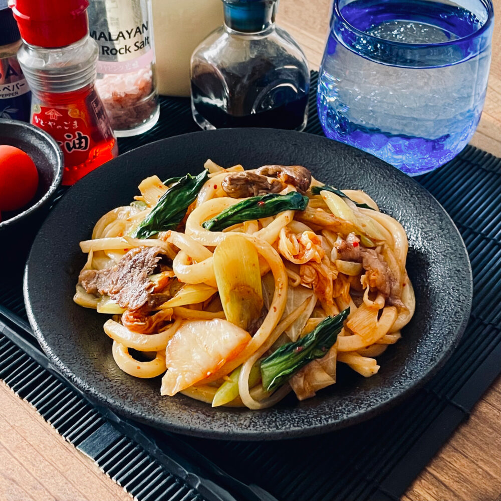 野菜と牛肉のキムチ焼きうどん