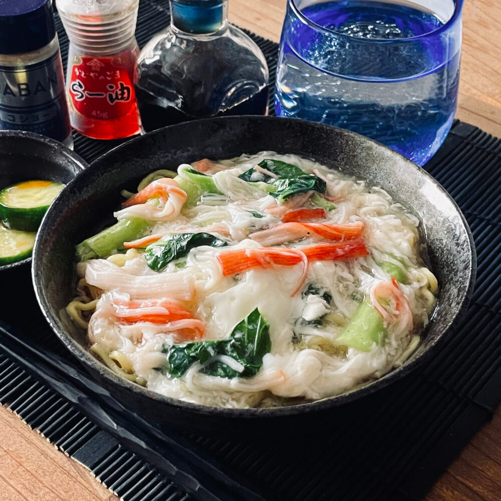 小松菜とカニカマの卵白あんかけ醤油ラーメン