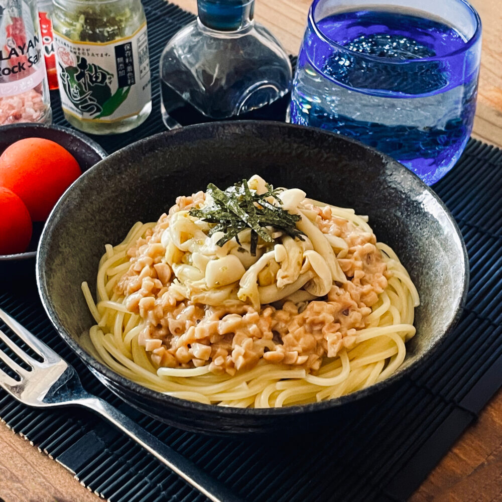 ブナピーと引割納豆のパスタ（柚子胡椒風味）