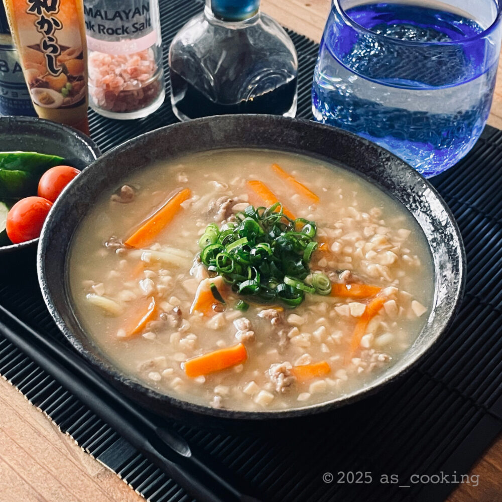 引き割り納豆とひき肉とニンジンのからしそば