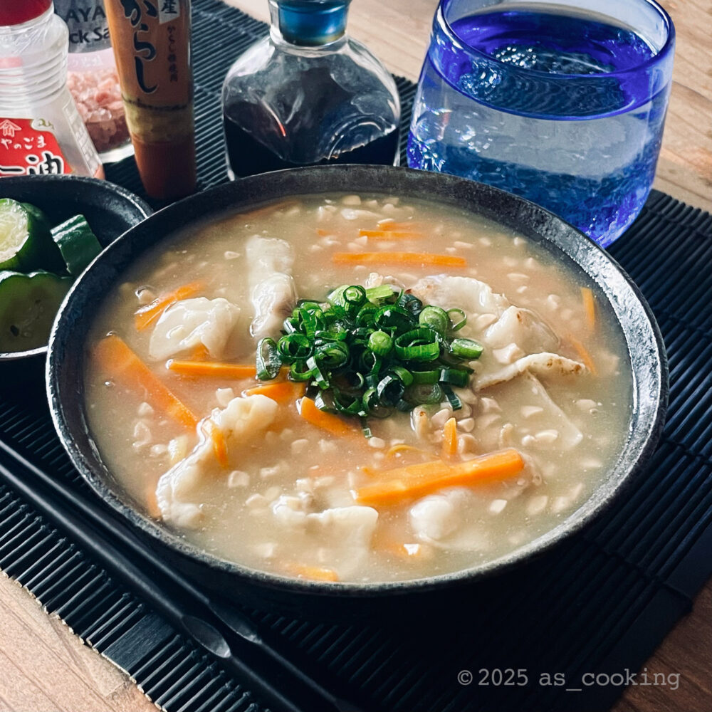 引き割り納豆と豚バラ肉とニンジンのからしそば