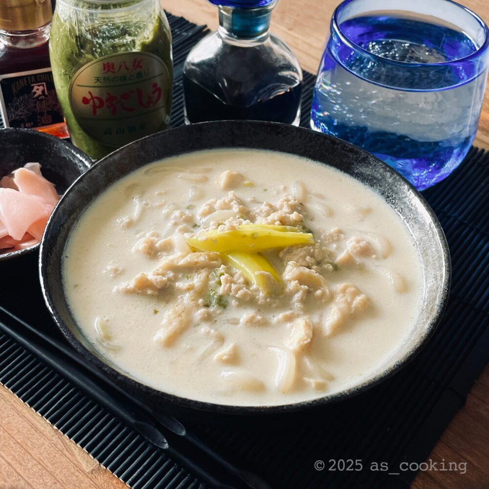 鶏ひき肉と油揚げの豆乳うどん