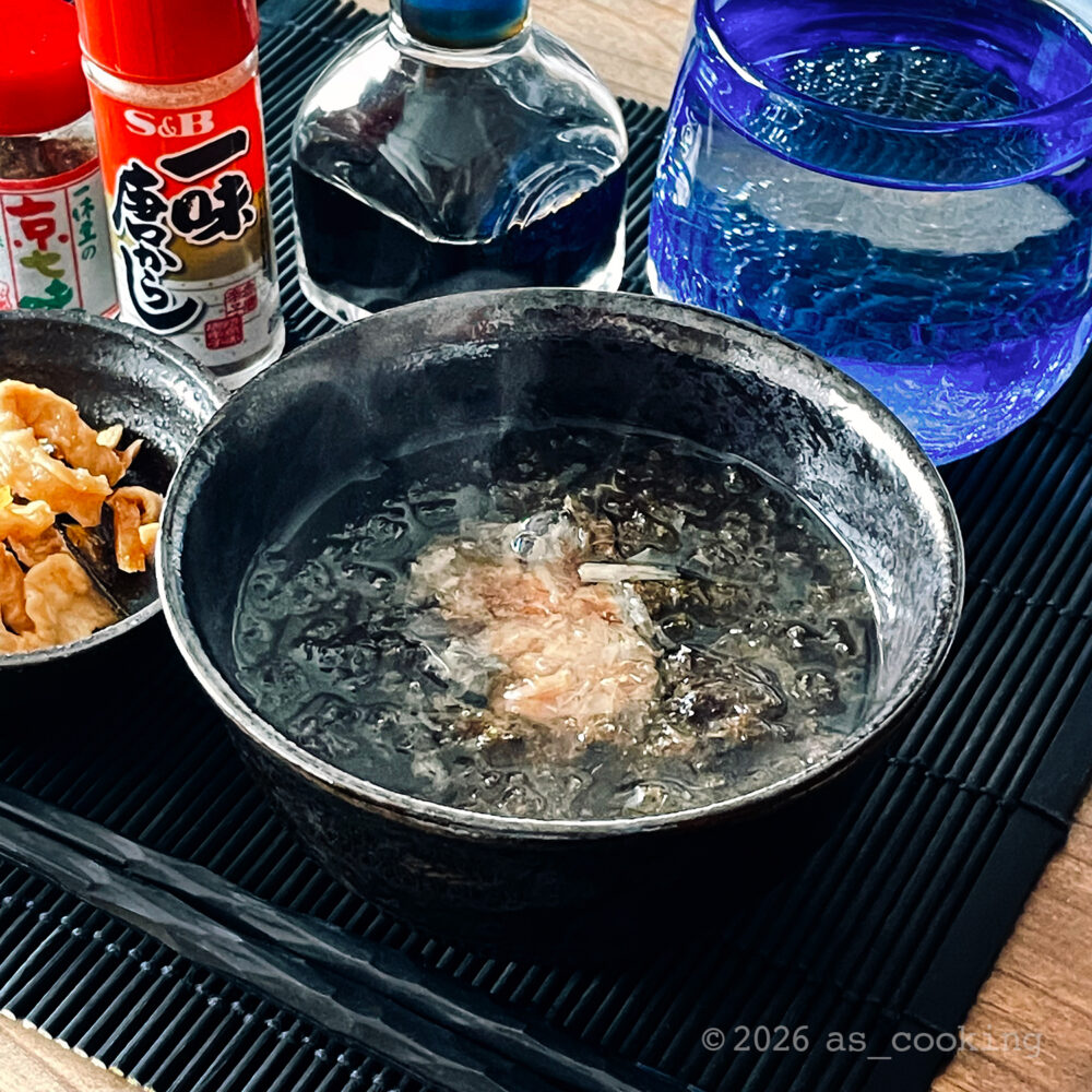 島根県の郷土料理「岩のり雑煮」の盛り付け