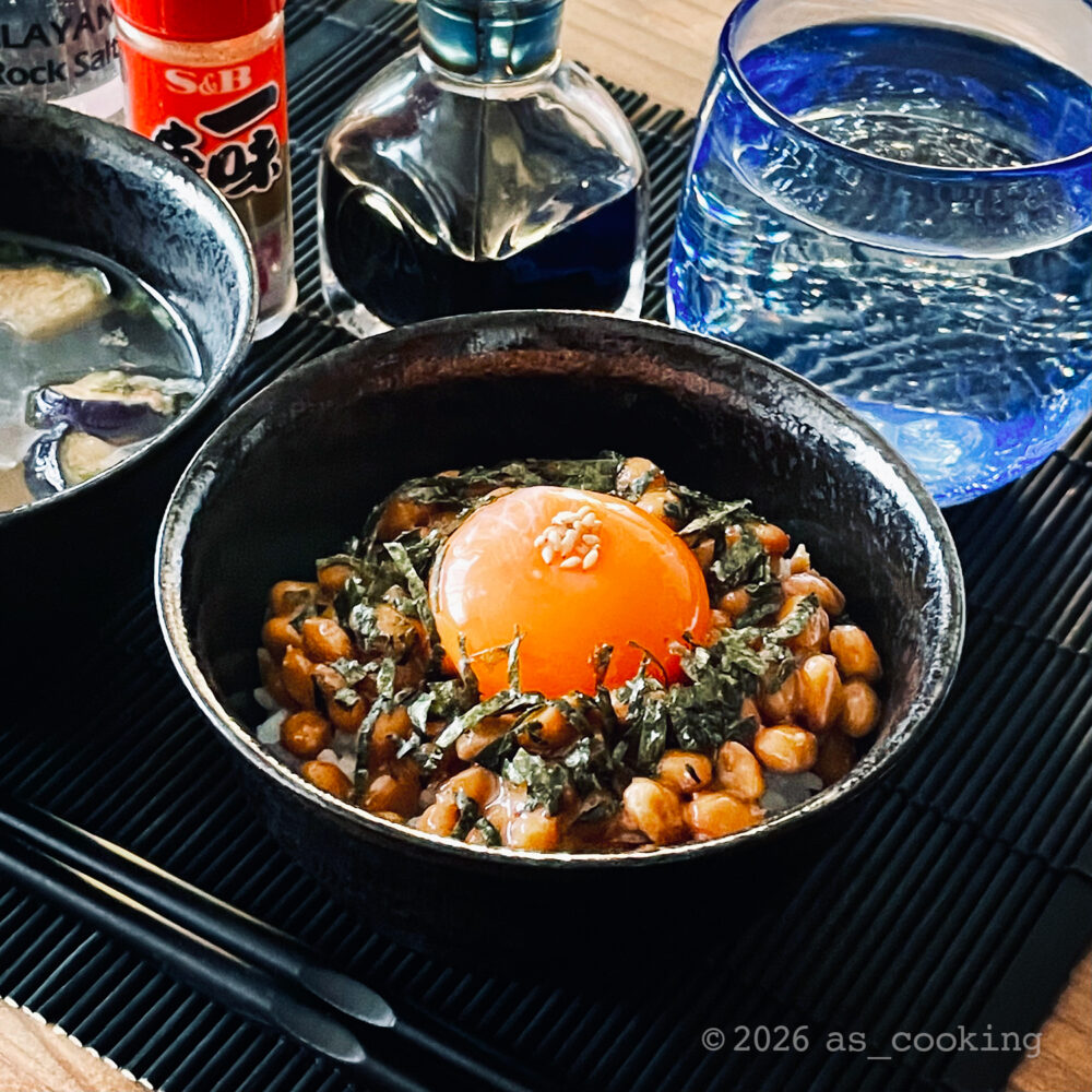 明太子の辛味が効いた明太子納豆をご飯にのせたシンプルな明太子納豆丼