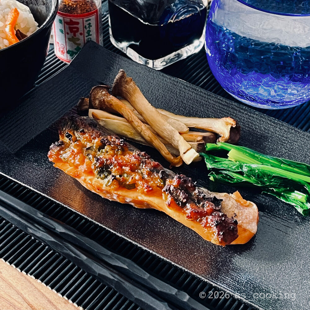 ねぎ味噌を塗って焼いた鮭