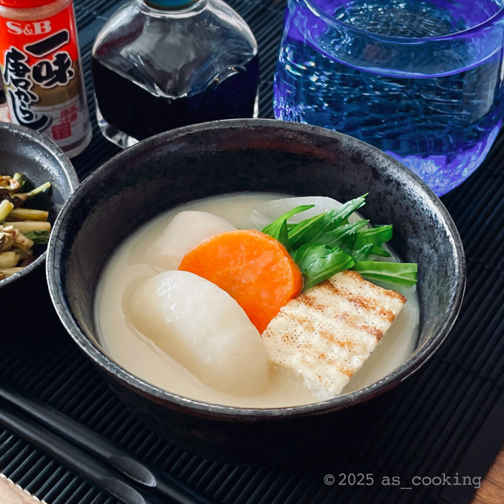 白味噌仕立ての大阪府の郷土料理「白味噌雑煮」