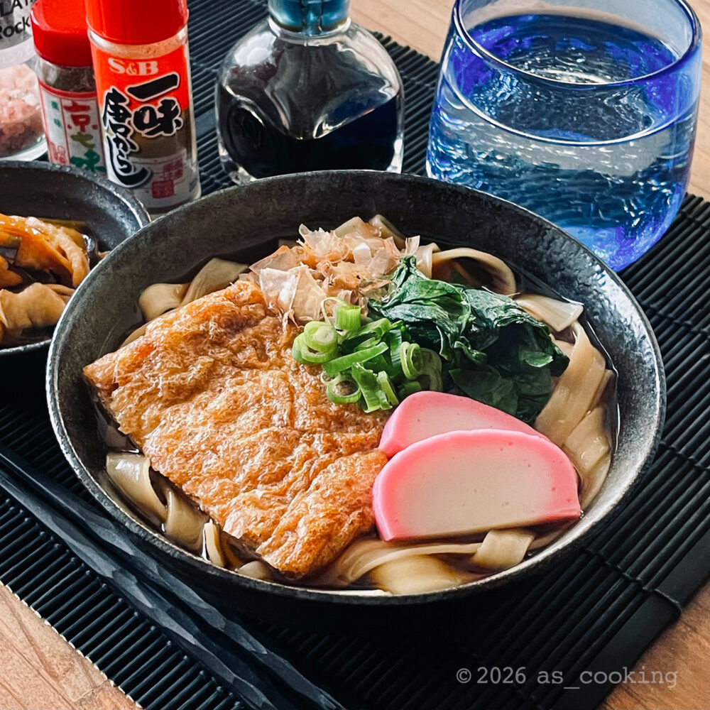 器に盛り付けたきしめん