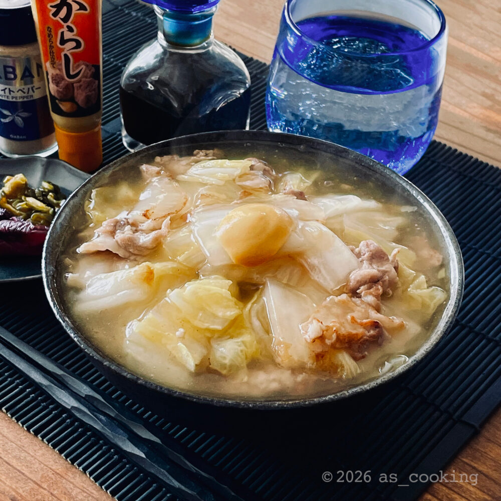 白菜と豚肉のあんがかかった、追い辛子トッピングのからしそば