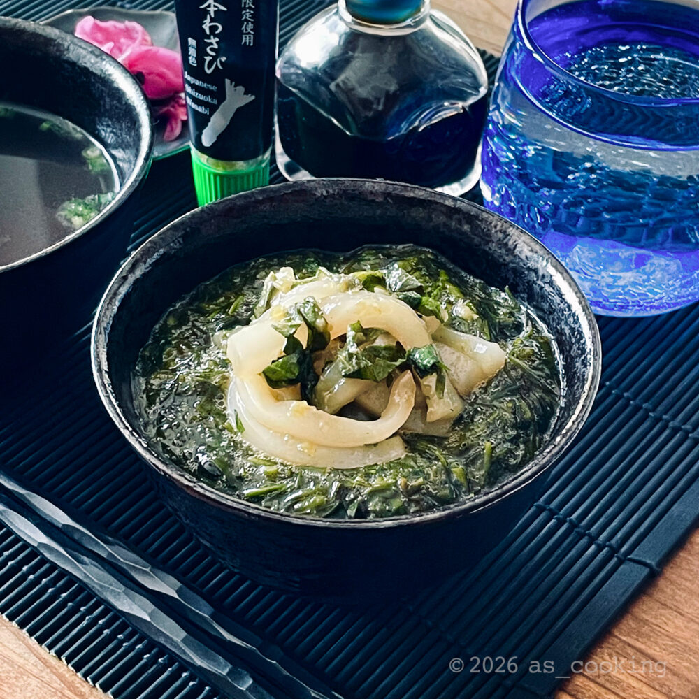 イカの刺身とネバネバのアカモクがのった、美味しそうなイカながも丼