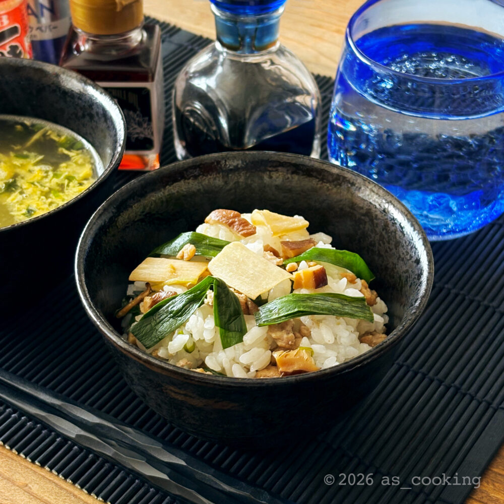 お茶碗に盛り付けられた、具だくさんのセルフぎょうざ飯