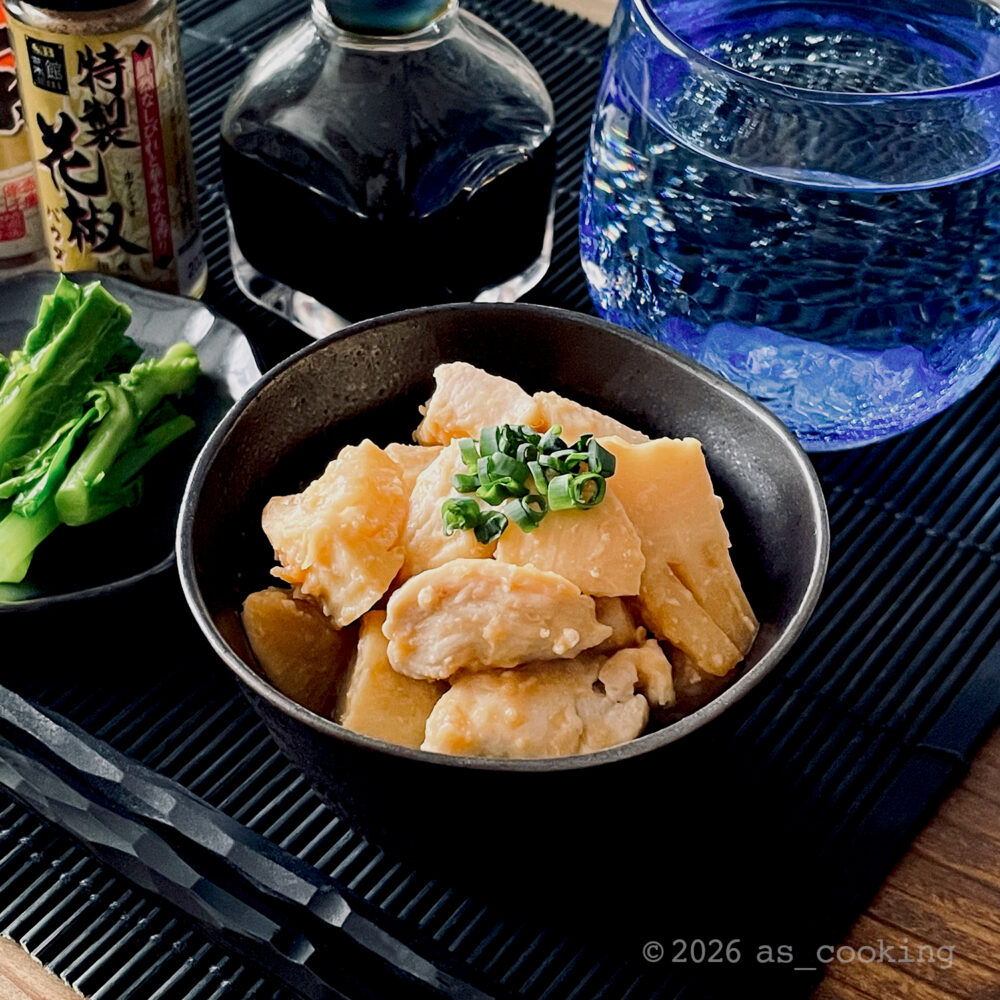 味噌と追いバターが絡まったたけのこと鶏胸肉の炒め物