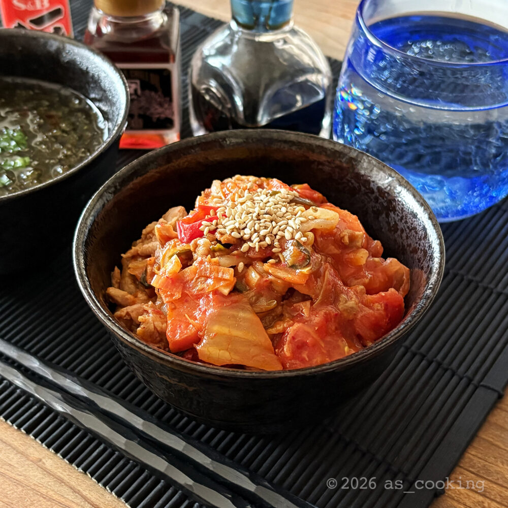 完成したトマにゃんキムチ丼