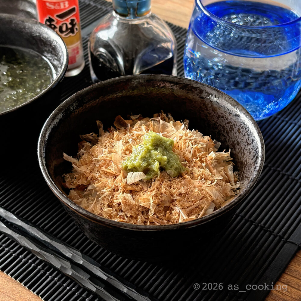 わさびをのせて仕上げたわさび飯