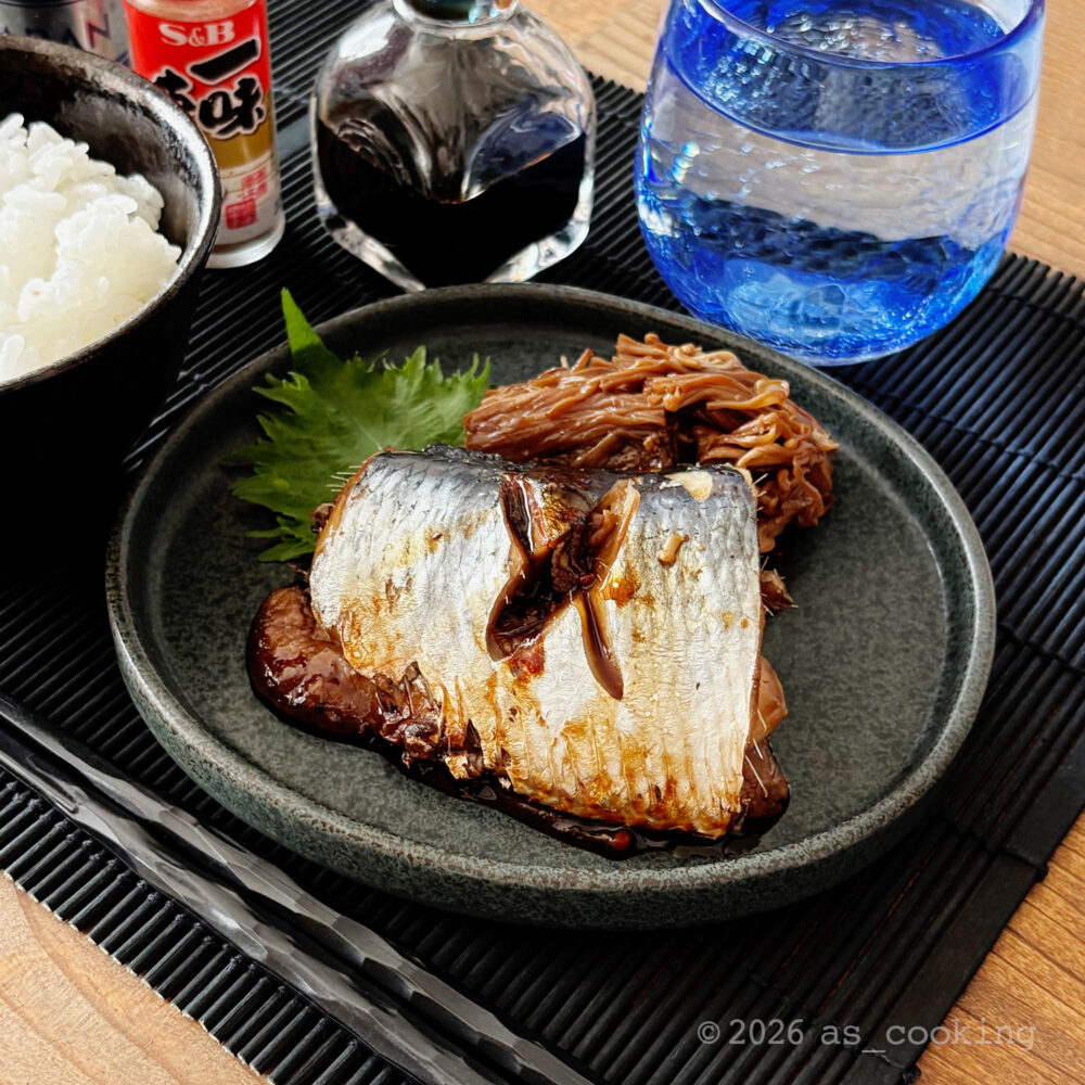 器に盛り付けた完成したニシンの煮付け