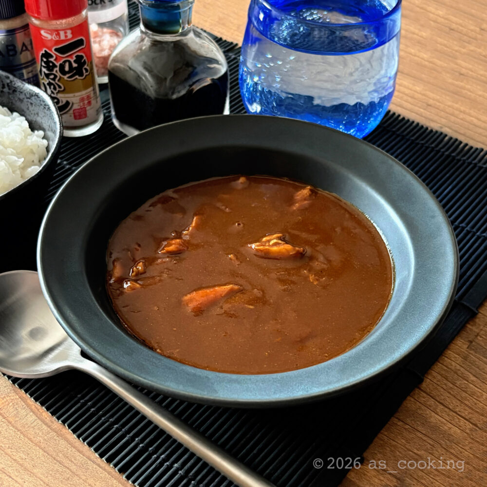 鯛だしと鯛のほぐし身だけでシンプルに仕上げた辛口のカレーライス