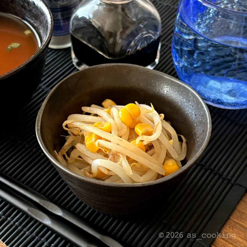 器に盛ったコーンもやし